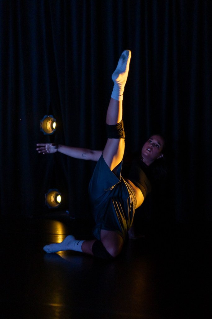 high leg, tow pointed